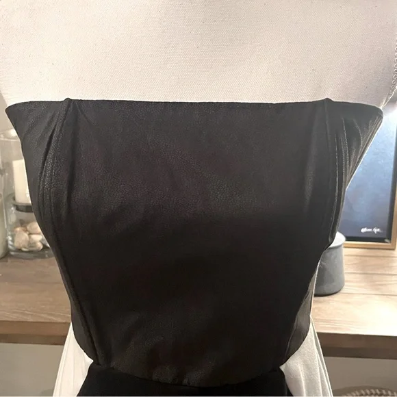 🖤🤍 VENUS Sexy Strapless Black & White Cocktail Dress Curve-Hugging Size 8 🔥 - Picture 3 of 15